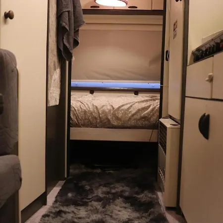 Full Service Caravan 1 Apartament