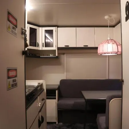 Full Service Caravan 1 公寓